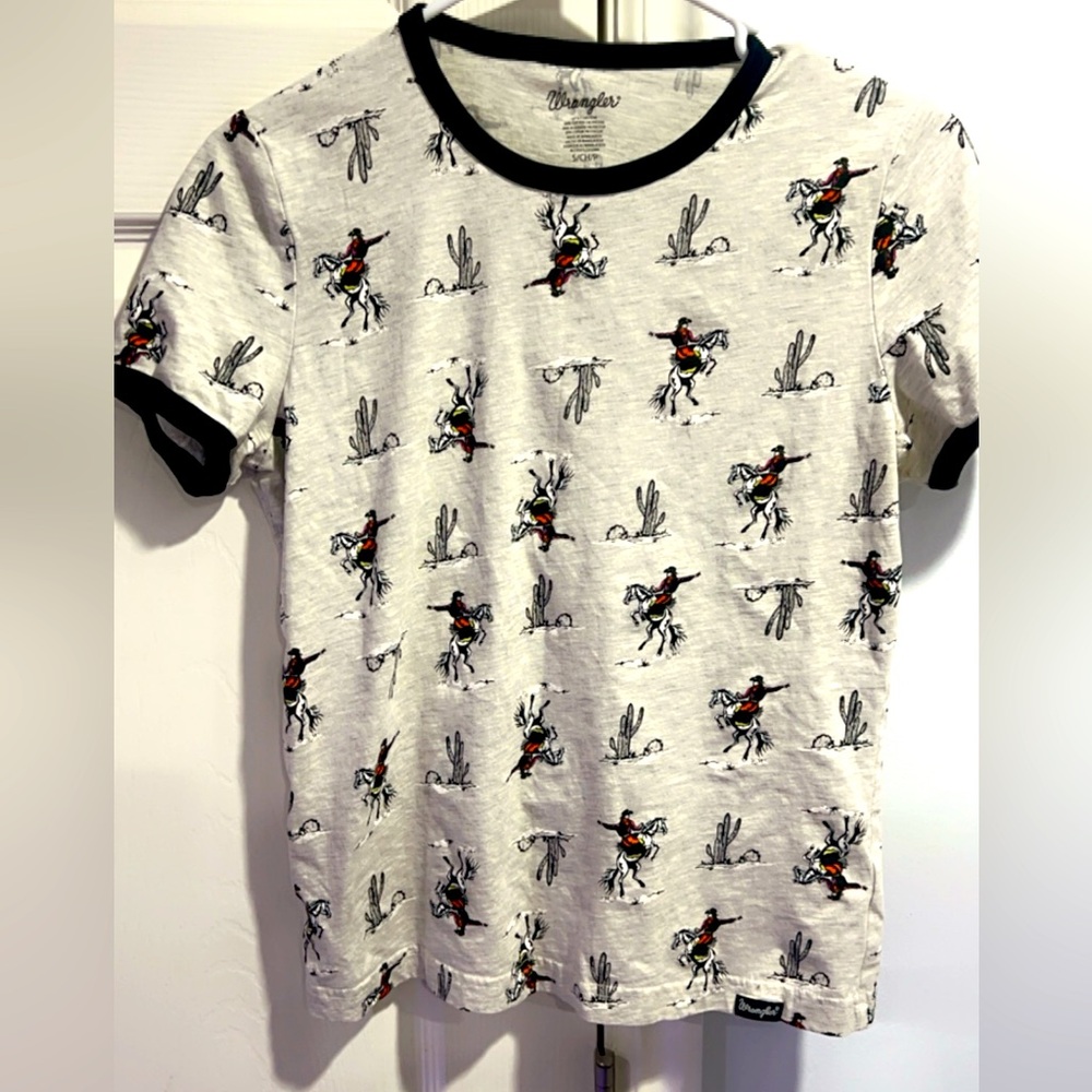 Women’s Wrangler cowboy t shirt. Size small.